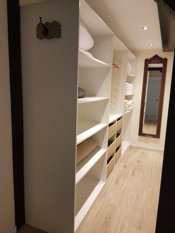 Rose Apartment *